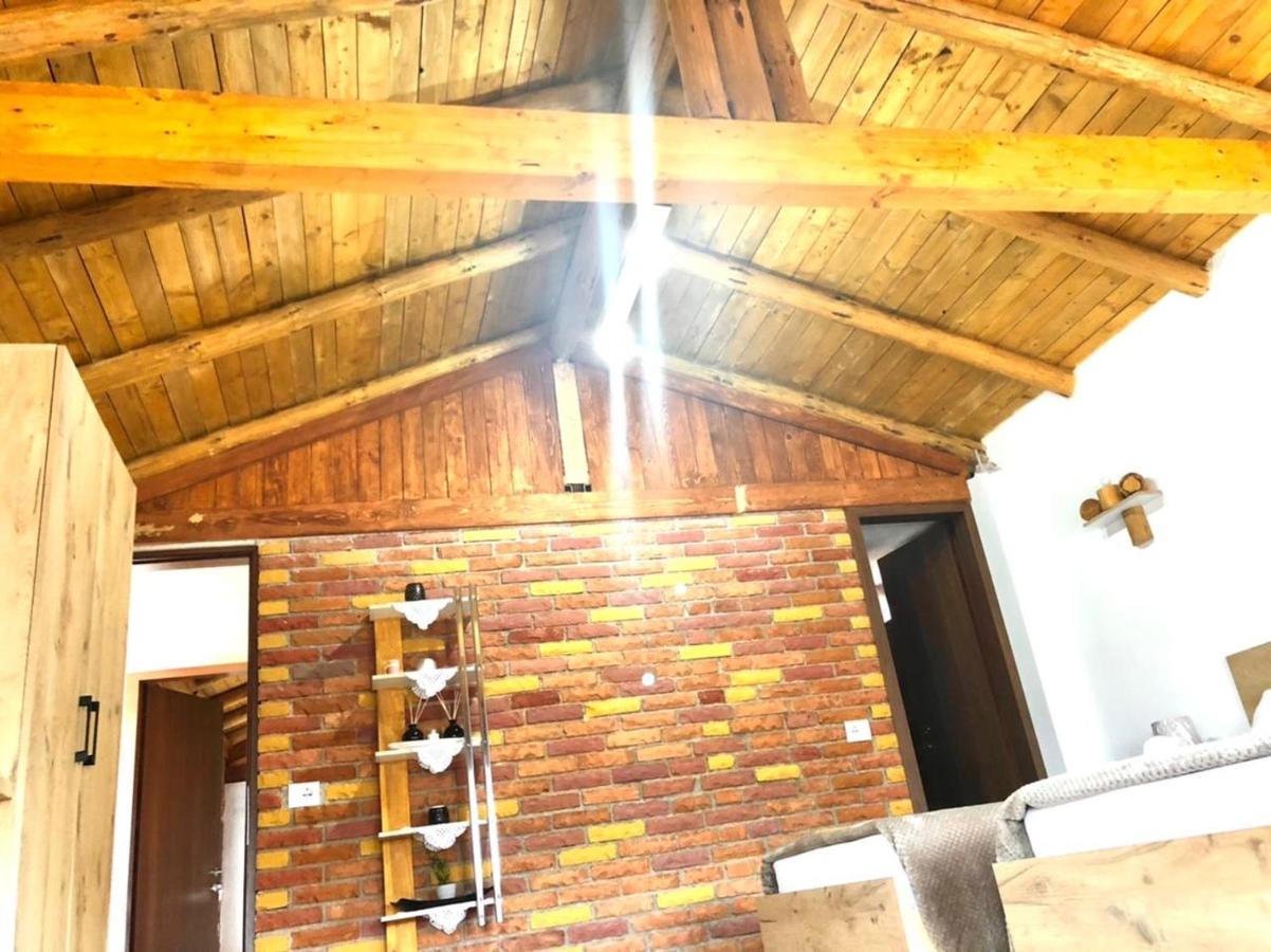 Villa Muzhaqi Nivice 외부 사진