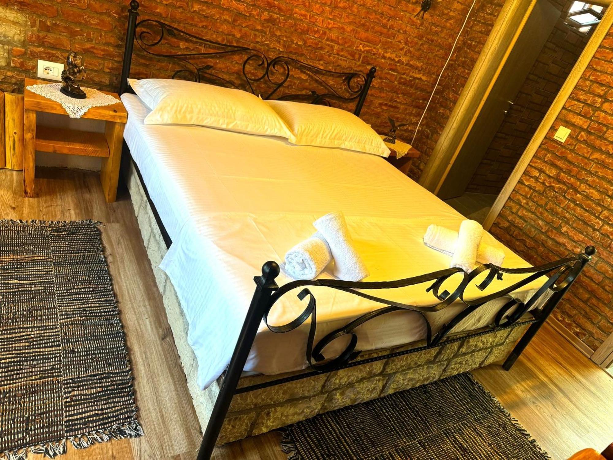Villa Muzhaqi Nivice 외부 사진